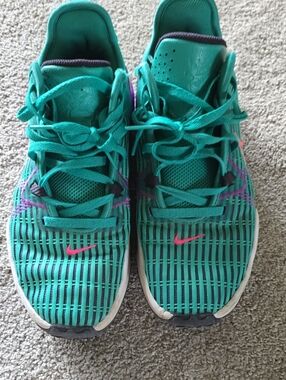 Nike Teal and Pink   LeBron Witness 6 basketball shoes mens size 9